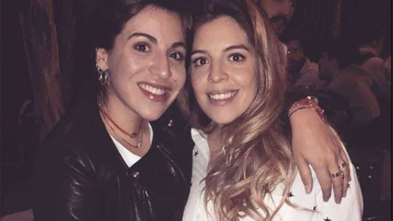 Un diez: el tatuaje de Dalma y Gianinna para recordar a Maradona
