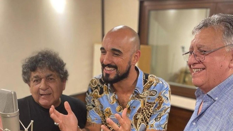 «Pasan cosas»: Abel Pintos hizo delirar a sus fans con una foto junto a Los Palmeras