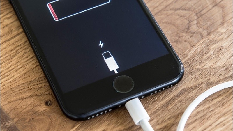 Mitos sobre cargar la batería del celular: ¿es malo dejarlo conectado toda la noche?