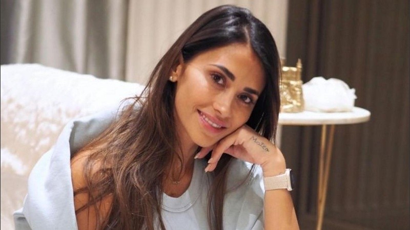 Antonela Roccuzzo paseó con sus hijos por Doha y se fotografió con fans