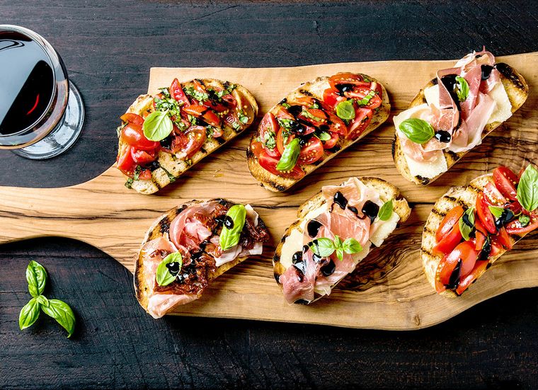 «Salir de tapas», la costumbre española que se afianza en Argentina