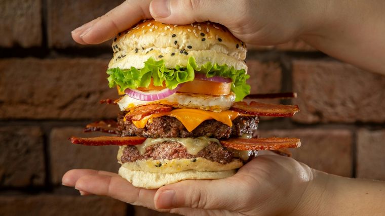 ¿Cuáles son los ingredientes menos pensados para una hamburguesa?