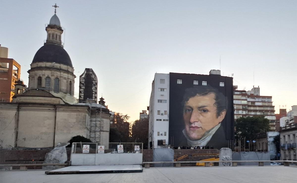 Culminan imponente mural de Belgrano a metros del Monumento a la Bandera