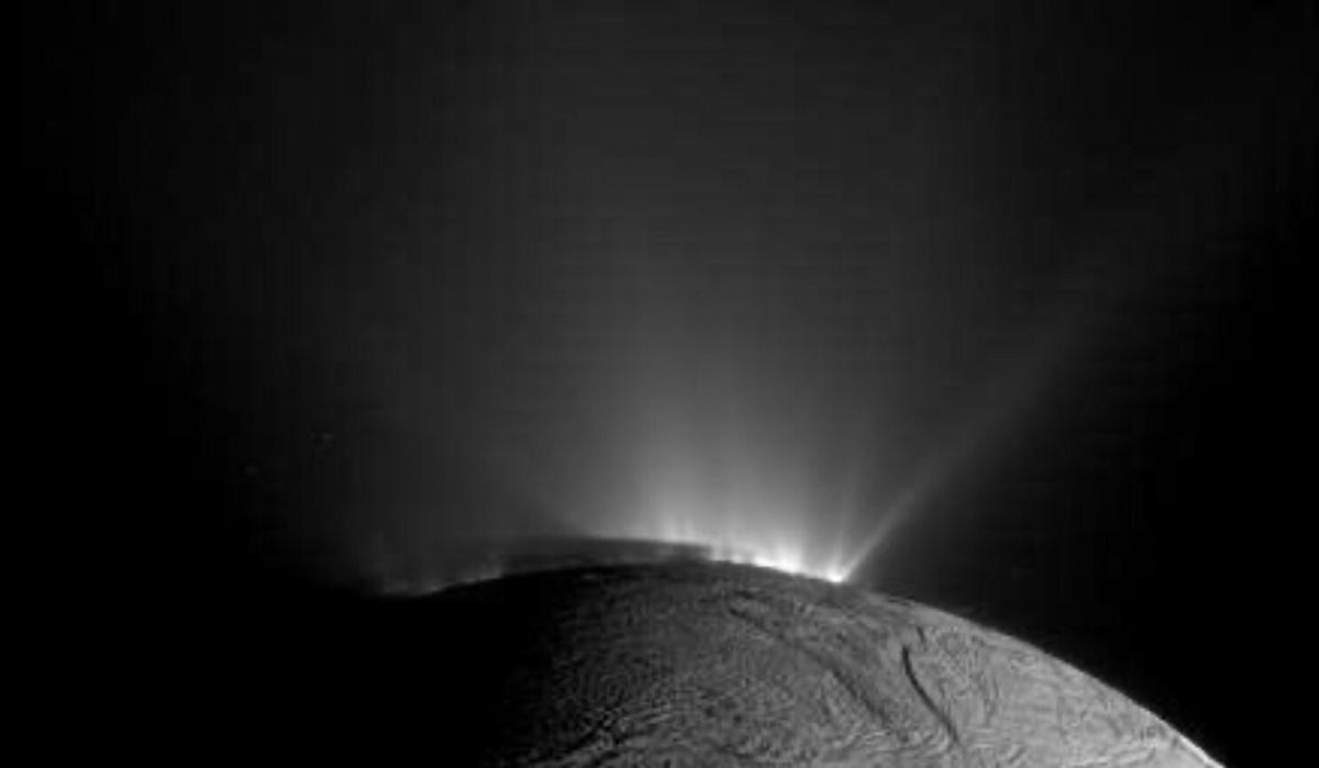 Nuevo estudio muestra condiciones favorables para la vida en la luna Encélado de Saturno