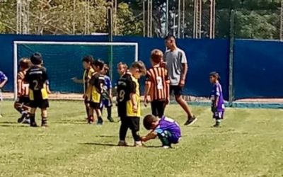 Un gesto conmovedor en una canchita santafesina de fútbol infantil
