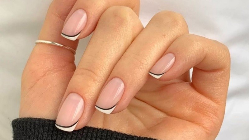 5 diseños de uñas con base transparente para ocasiones formales