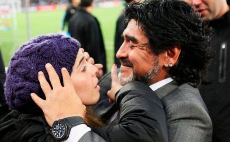 Dalma Maradona reveló que usó una médium para «hablar» con su padre