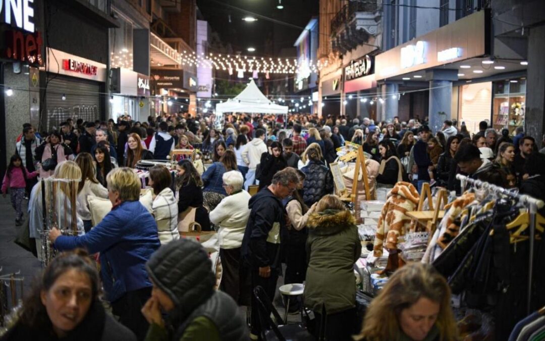 Casi 200 mil personas asistieron a una nueva Noche de las Peatonales