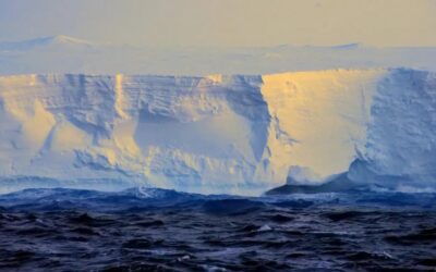 El iceberg más grande del mundo se desprendió y navega hacia el Atlántico Sur