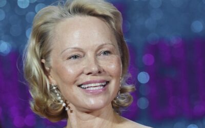 Pamela Anderson marca tendencia entre mujeres sin maquillaje y sorprende en la moda