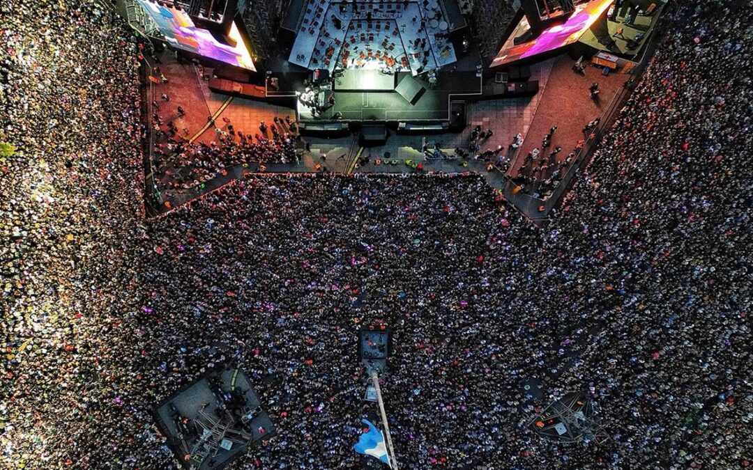 Tricentenario: multitudinario show de Nicki Nicole y Baglietto en el Monumento
